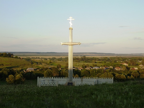 Памятник первым пограничникам «Крест на мече», с. Василёвка на территории крепости